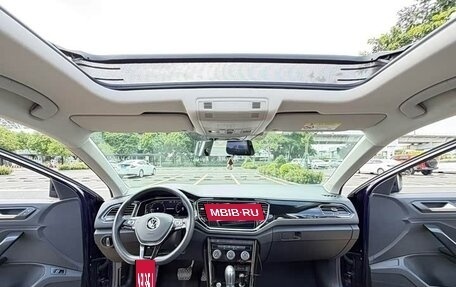 Volkswagen T-Roc I, 2023 год, 1 580 098 рублей, 10 фотография