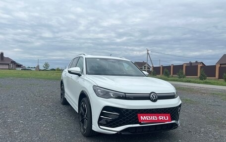 Volkswagen Tiguan, 2024 год, 4 400 000 рублей, 3 фотография