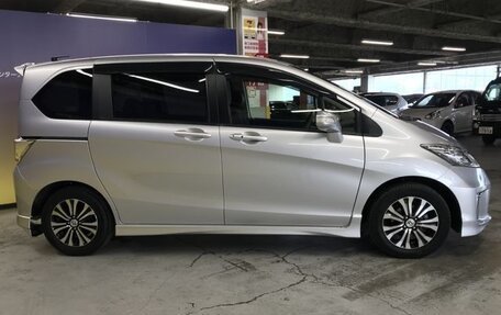 Honda Freed I, 2014 год, 800 000 рублей, 3 фотография