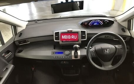 Honda Freed I, 2014 год, 800 000 рублей, 6 фотография