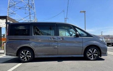 Honda Stepwgn IV, 2022 год, 1 900 000 рублей, 8 фотография