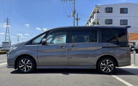 Honda Stepwgn IV, 2022 год, 1 900 000 рублей, 7 фотография