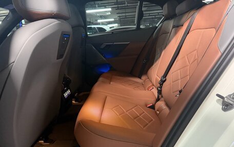 BMW 5 серия, 2025 год, 7 050 000 рублей, 10 фотография