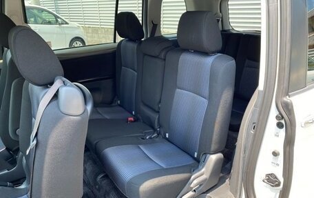 Toyota ISis I, 2013 год, 1 060 000 рублей, 18 фотография