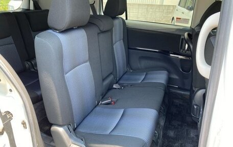 Toyota ISis I, 2013 год, 1 060 000 рублей, 17 фотография