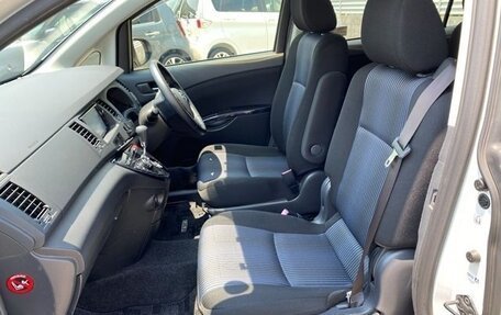 Toyota ISis I, 2013 год, 1 060 000 рублей, 16 фотография