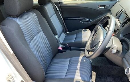 Toyota ISis I, 2013 год, 1 060 000 рублей, 15 фотография