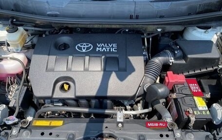 Toyota ISis I, 2013 год, 1 060 000 рублей, 25 фотография
