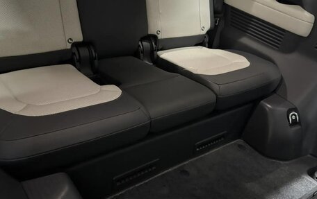 Land Rover Defender II, 2022 год, 15 000 000 рублей, 25 фотография