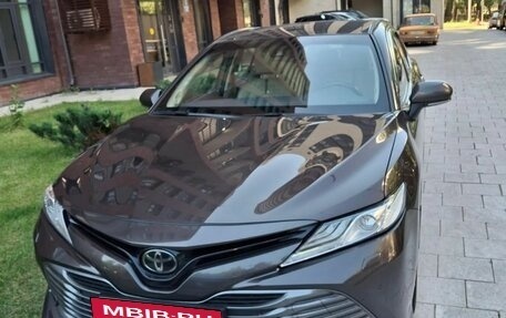 Toyota Camry, 2020 год, 3 000 000 рублей, 2 фотография