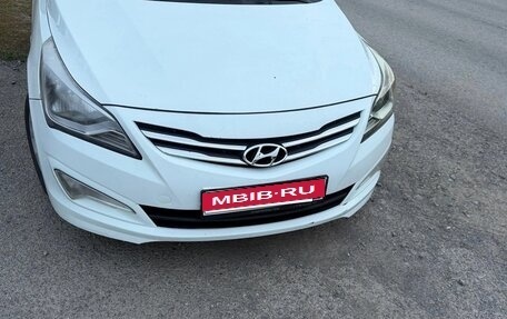 Hyundai Solaris II рестайлинг, 2015 год, 850 000 рублей, 1 фотография