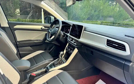 Volkswagen T-Roc I, 2023 год, 2 300 000 рублей, 11 фотография