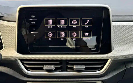 Volkswagen T-Roc I, 2023 год, 2 300 000 рублей, 14 фотография