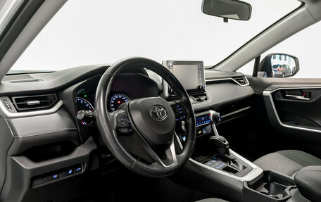 Toyota RAV4, 2019 год, 2 565 000 рублей, 16 фотография