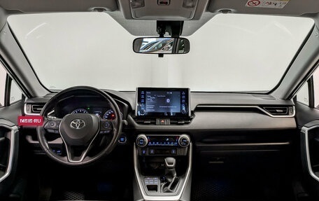 Toyota RAV4, 2019 год, 2 565 000 рублей, 14 фотография
