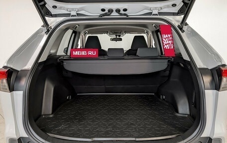 Toyota RAV4, 2019 год, 2 565 000 рублей, 10 фотография