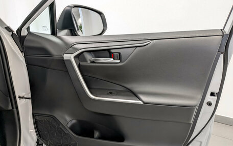 Toyota RAV4, 2019 год, 2 565 000 рублей, 24 фотография