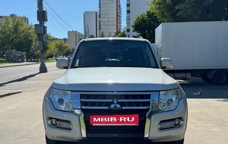 Mitsubishi Pajero IV, 2015 год, 2 600 000 рублей, 3 фотография