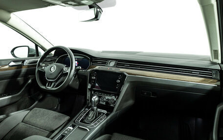 Volkswagen Passat B8 рестайлинг, 2017 год, 1 779 700 рублей, 10 фотография