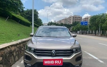 Volkswagen T-Roc I, 2022 год, 1 350 777 рублей, 2 фотография