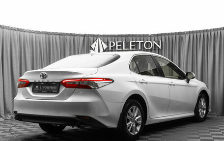 Toyota Camry, 2021 год, 2 200 000 рублей, 5 фотография