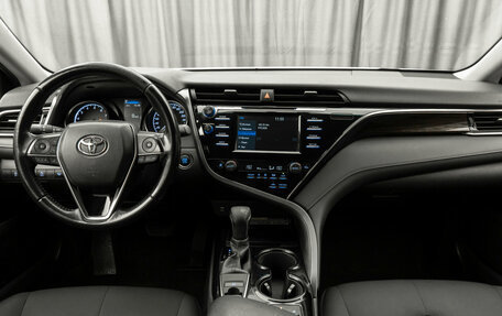Toyota Camry, 2021 год, 2 200 000 рублей, 8 фотография