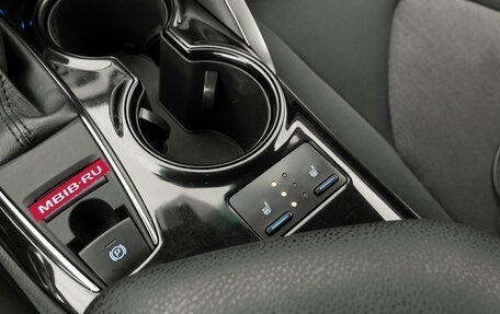 Toyota Camry, 2021 год, 2 200 000 рублей, 17 фотография
