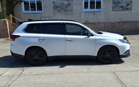 Mitsubishi Outlander III рестайлинг 3, 2022 год, 3 240 000 рублей, 1 фотография
