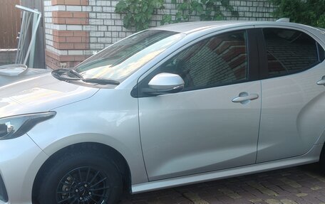 Toyota Yaris, 2021 год, 1 420 000 рублей, 6 фотография