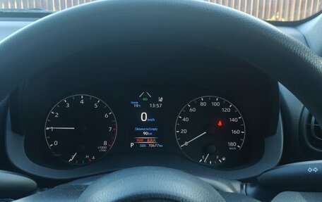 Toyota Yaris, 2021 год, 1 420 000 рублей, 8 фотография