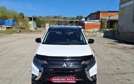 Mitsubishi Outlander III рестайлинг 3, 2022 год, 3 240 000 рублей, 2 фотография