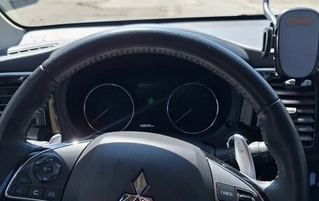 Mitsubishi Outlander III рестайлинг 3, 2022 год, 3 240 000 рублей, 11 фотография