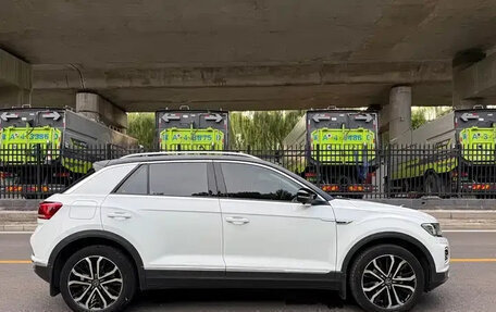 Volkswagen T-Roc I, 2021 год, 1 300 777 рублей, 5 фотография