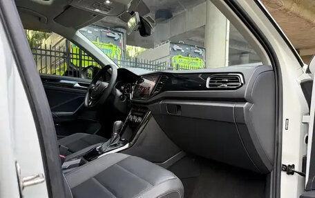 Volkswagen T-Roc I, 2021 год, 1 300 777 рублей, 17 фотография
