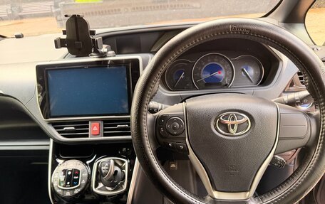 Toyota Voxy III, 2019 год, 3 200 000 рублей, 4 фотография