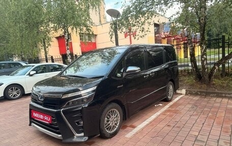 Toyota Voxy III, 2019 год, 3 200 000 рублей, 2 фотография