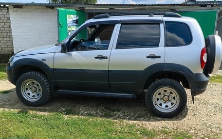 Chevrolet Niva I рестайлинг, 2004 год, 410 000 рублей, 2 фотография