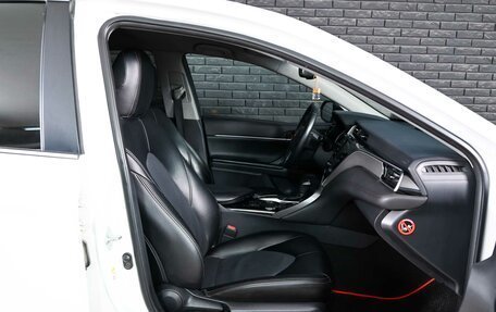 Toyota Camry, 2018 год, 2 100 000 рублей, 12 фотография