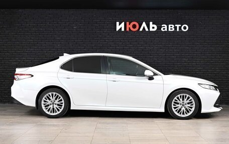 Toyota Camry, 2018 год, 2 100 000 рублей, 8 фотография