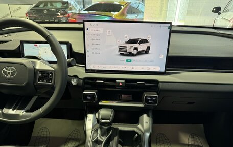 Toyota RAV4, 2026 год, 4 150 000 рублей, 32 фотография