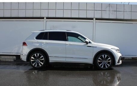 Volkswagen Tiguan II, 2022 год, 2 330 000 рублей, 3 фотография