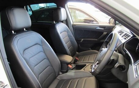 Volkswagen Tiguan II, 2022 год, 2 330 000 рублей, 7 фотография