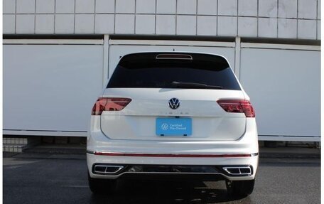 Volkswagen Tiguan II, 2022 год, 2 330 000 рублей, 6 фотография