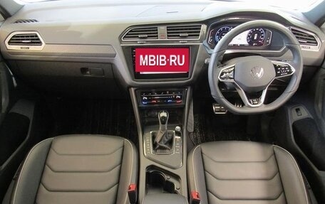 Volkswagen Tiguan II, 2022 год, 2 330 000 рублей, 9 фотография
