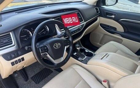 Toyota Highlander III, 2014 год, 2 400 000 рублей, 17 фотография
