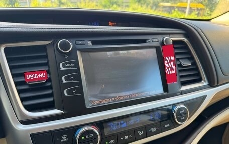 Toyota Highlander III, 2014 год, 2 400 000 рублей, 34 фотография