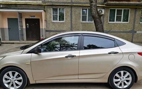 Hyundai Solaris II рестайлинг, 2011 год, 630 000 рублей, 1 фотография