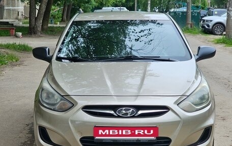 Hyundai Solaris II рестайлинг, 2011 год, 630 000 рублей, 5 фотография