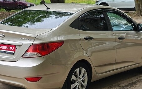 Hyundai Solaris II рестайлинг, 2011 год, 630 000 рублей, 4 фотография