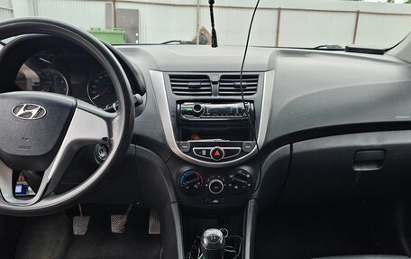Hyundai Solaris II рестайлинг, 2011 год, 630 000 рублей, 18 фотография